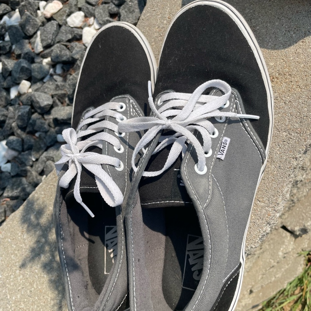 Vans - Picture 2 of 4